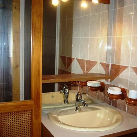 Apartment Au Pied Des Pistes Avec Balcon, - Fr-1-689-51 *